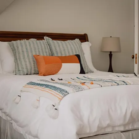 Hill Road Manor Bed & Breakfast-2